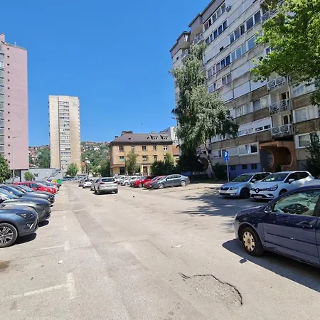 Deluxe Apartment *